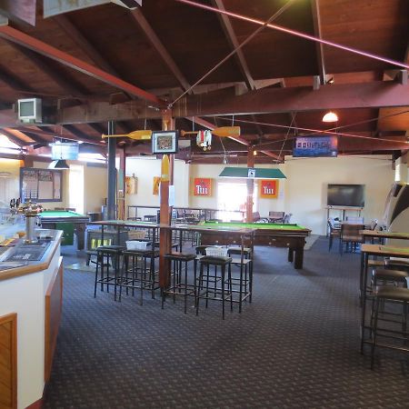 Empire Hotel Featherston Esterno foto