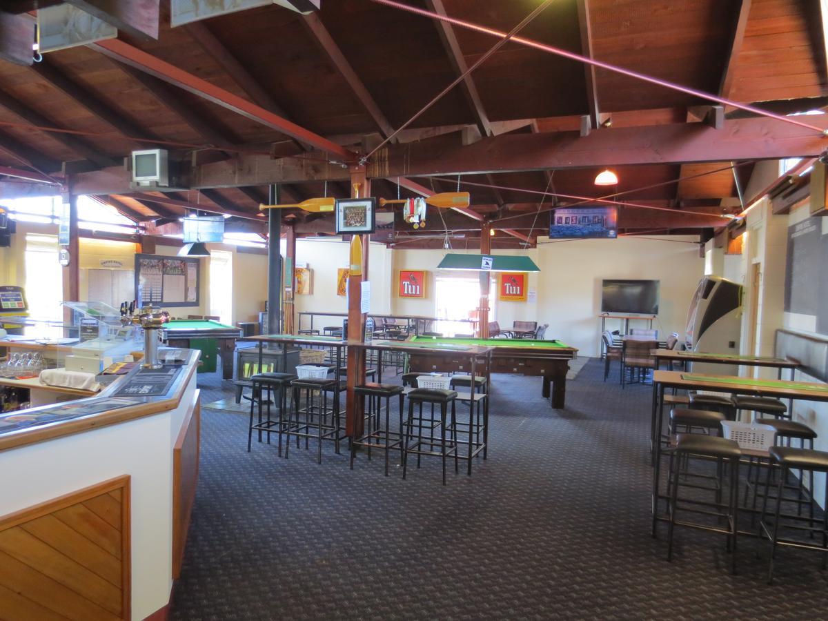 Empire Hotel Featherston Esterno foto