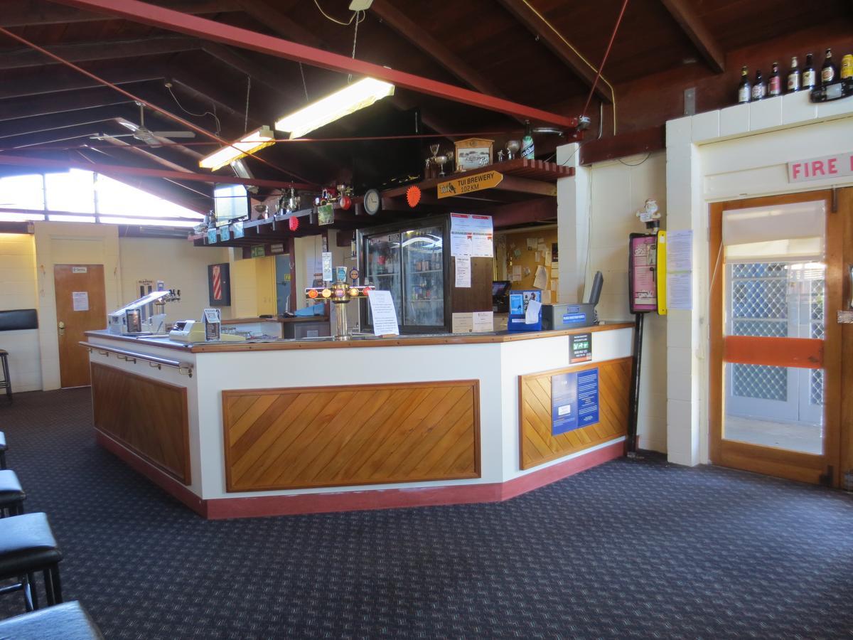 Empire Hotel Featherston Esterno foto